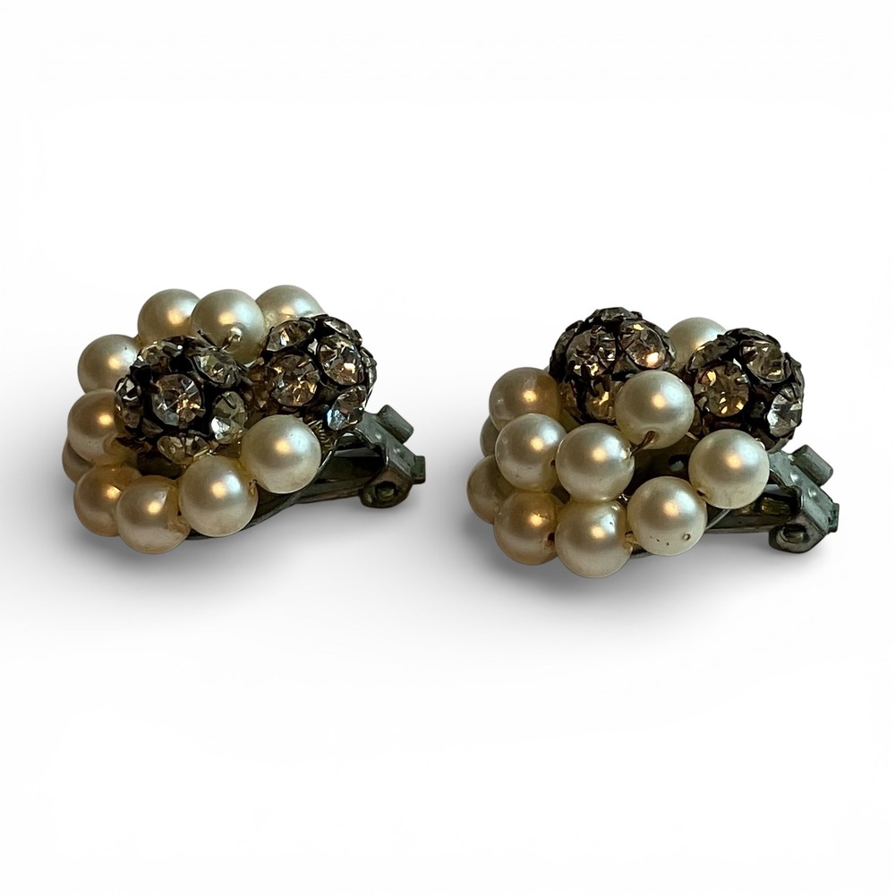Vintage Faux Pearl and Rhinestone Cluster Clip On Earrings‎ Silver Tone Cream - Picture 3 of 7
